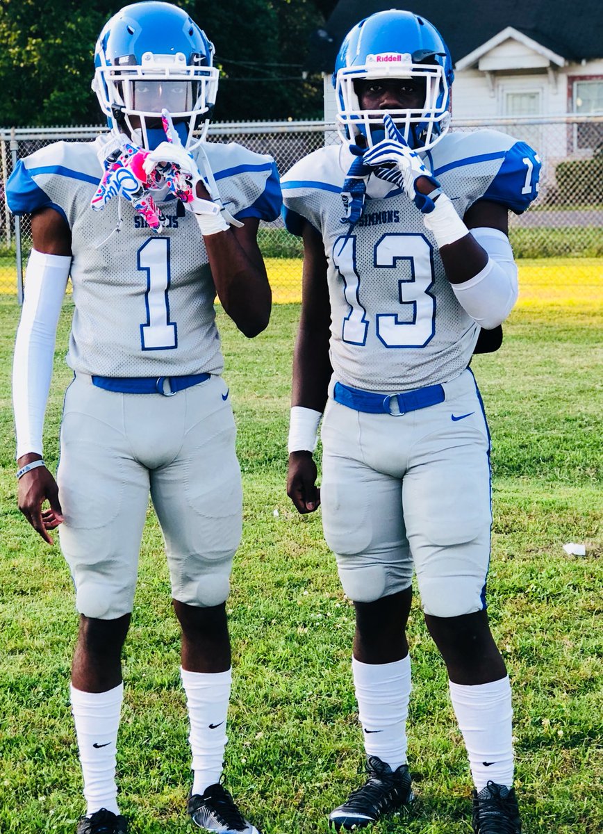 CamWashington9's tweet photo. Last spring game with my bruddas❗️🦍 https://t.co/G3dLibs842