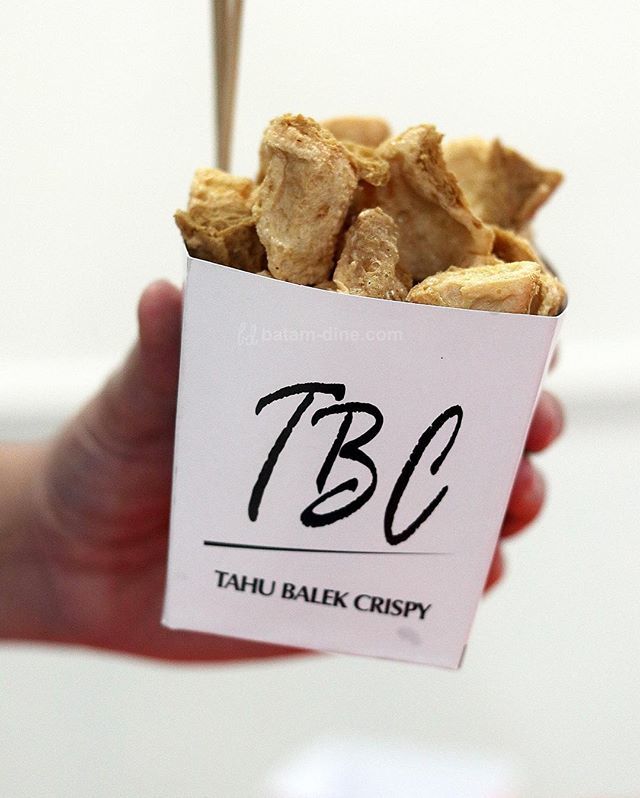 BatamDine's tweet photo. Mau ngemil enak, murah, dan crispy? Makan TBC aja guys! Huee, TBC? Yep, Tahu Balek Crispy!
.
Tahu gorengnya bener-bener crispy, rasanya mantap, dan porsinya cukup banyak! Harganya cuma Rp12.000 buat porsi biasa, tapi kamu bakal puas banget deh pokoknya m… https://t.co/JCbmZIvWrL https://t.co/ddYEJW5VtG