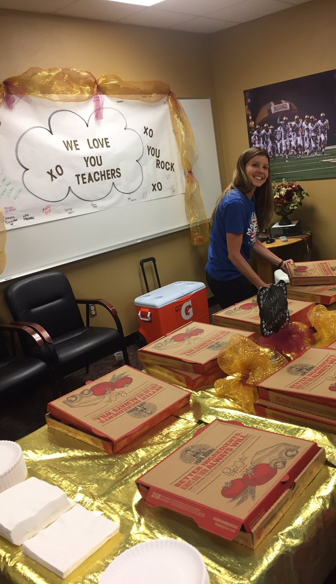 ODellDance's tweet photo. GID this week by helping sort pizzas for teacher appreciation and helping a co-worker while learning about floral design for a surprise Mother's Day present! #GID @AgTeach_Sefcik @Dr_BGarza https://t.co/QJhVJZSChW