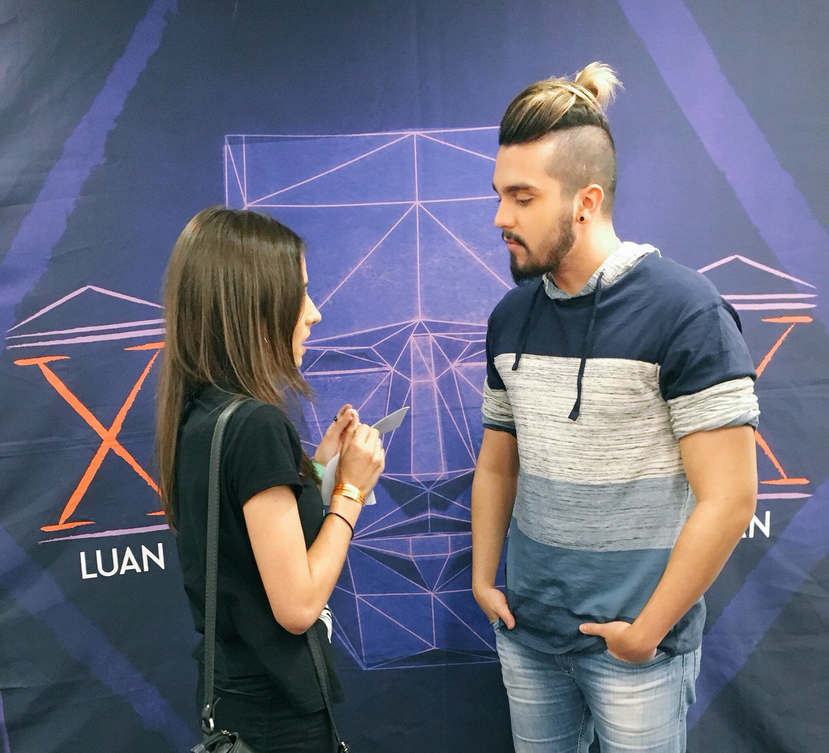 _LsMeuTrem's tweet photo. Obrigada Deus por permitir essa noite incrível, obrigada Luan por ser assim, do teu jeitinho. Eu te amo! Espero que leia minha carta e entenda as palavras de uma fã que precisaria de algumas páginas para escrever tudo o que sente. 11.05.2018 ABRACEI @luansantana @CentralDeFasLS https://t.co/WiyQcy7IFJ