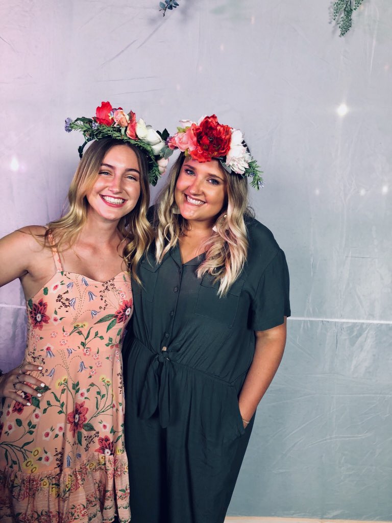 mariahwelch151's tweet photo. when there’s Jesus &amp; flowers, u know i’m in 🌸 #AMAZING18 https://t.co/IY43OO4jh9