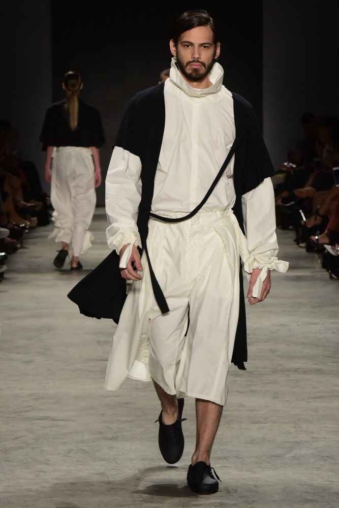 MaleFashTrends's tweet photo. D-Aura presenta en su pasarela en la edición 2018 de la Dragao Fashion Week Brazil, con la dualidad del blanco y negro como protagonistas https://t.co/WtnsVUlBy3 #DFB #DFB2018 https://t.co/mp3PzsJkzg