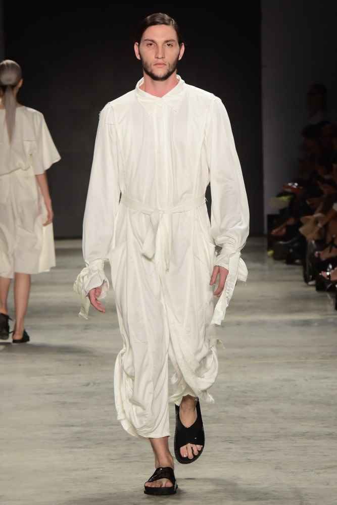 MaleFashTrends's tweet photo. D-Aura presenta en su pasarela en la edición 2018 de la Dragao Fashion Week Brazil, con la dualidad del blanco y negro como protagonistas https://t.co/WtnsVUlBy3 #DFB #DFB2018 https://t.co/mp3PzsJkzg