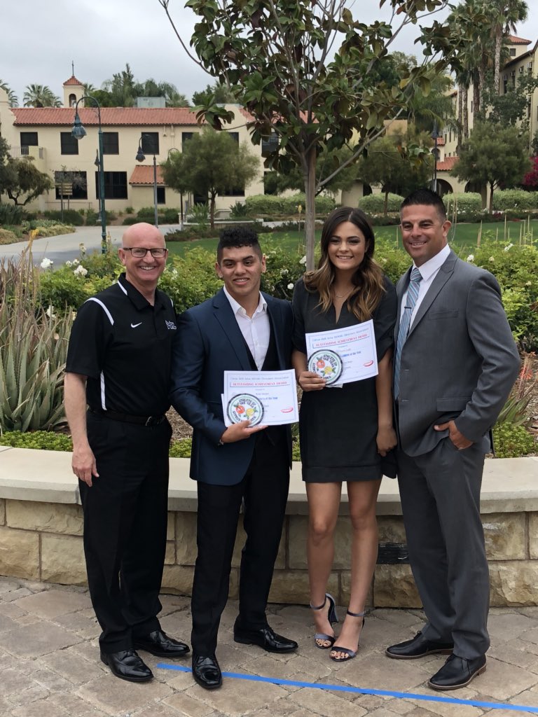 birdtweetershs's tweet photo. Great Sultan athletes! Congrats Kayla and Nate! Athletes of the Year! #proudofyou #gamechangers #buildteal https://t.co/z19VKk9mln