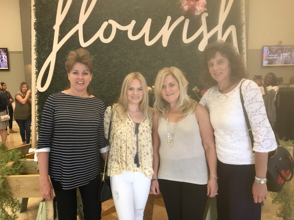 malizia_janet's tweet photo. Oh Yes Another #Amazing18 Evening @CFimpact Was Had By All As We Continue To Flourish Together!  #Blessed We Are!  #SouthFlorida #cfsisterhood Love My #CFSisters Always #Share Here - There &amp; Every Where!  #EmbraceandBeEmbraced #DropThePhone https://t.co/59JuKIi1RZ