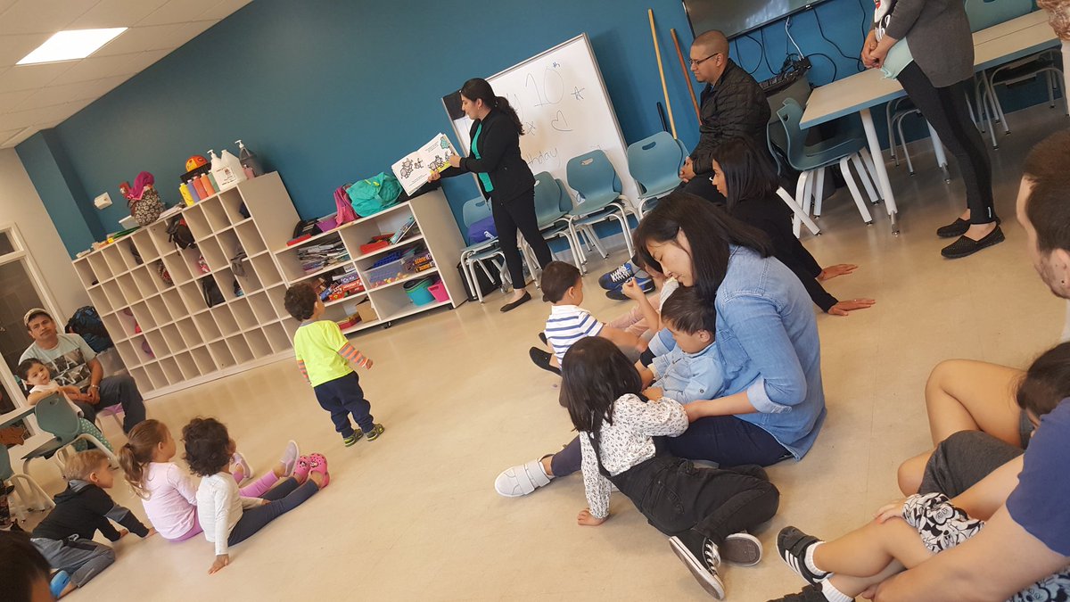 _antonio_mendez's tweet photo. Amazingmorning #EastBoston @Countdown2K #Playgroup @BosChildMuseum #GetbehindPictureBooks @BPSEarlyLearn https://t.co/JEOFaXLv55