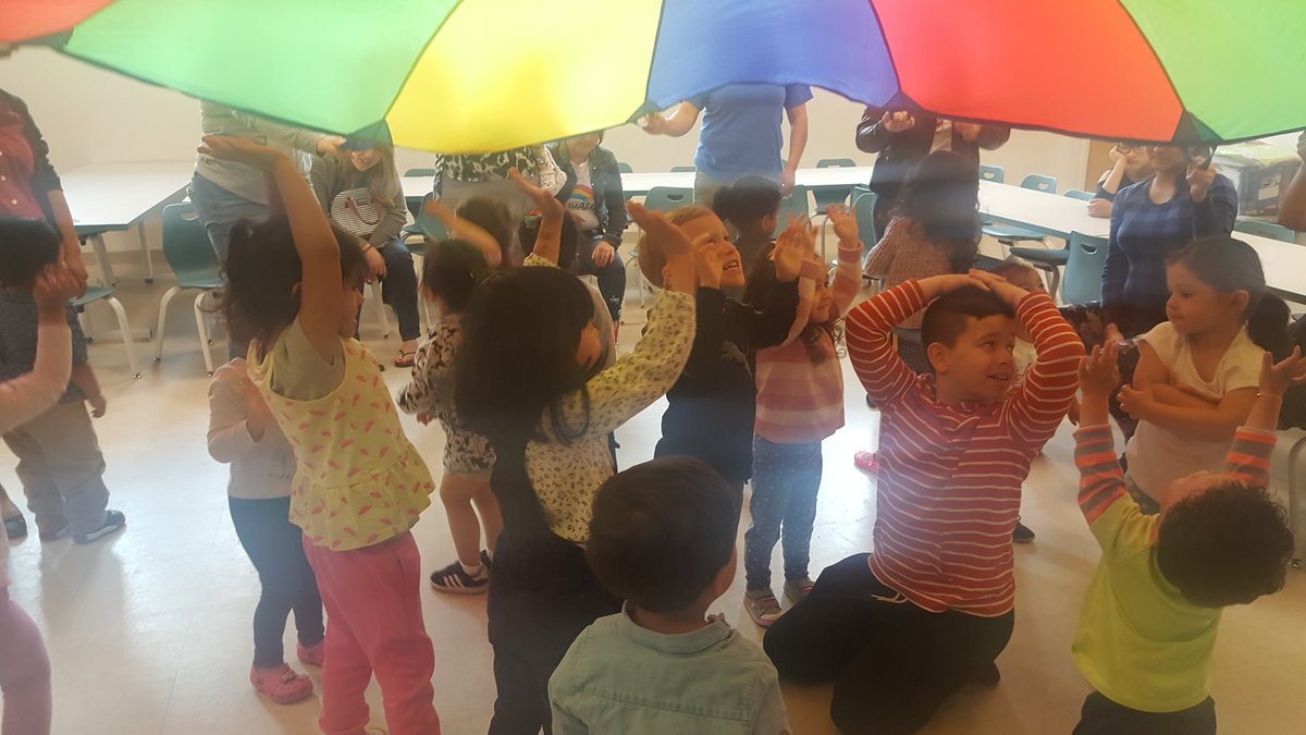 _antonio_mendez's tweet photo. Amazingmorning #EastBoston @Countdown2K #Playgroup @BosChildMuseum #GetbehindPictureBooks @BPSEarlyLearn https://t.co/JEOFaXLv55