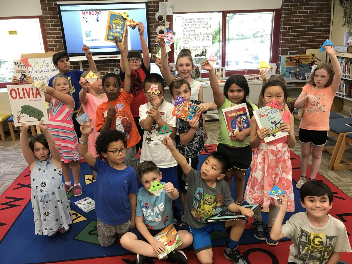 patriciaeyer's tweet photo. @wosnews @KerryCassetti64 Ss learn the importance of following directions in two different lessons #howtoplay #checkers #howtomake #bookcorners https://t.co/Qr8cDJMlvs