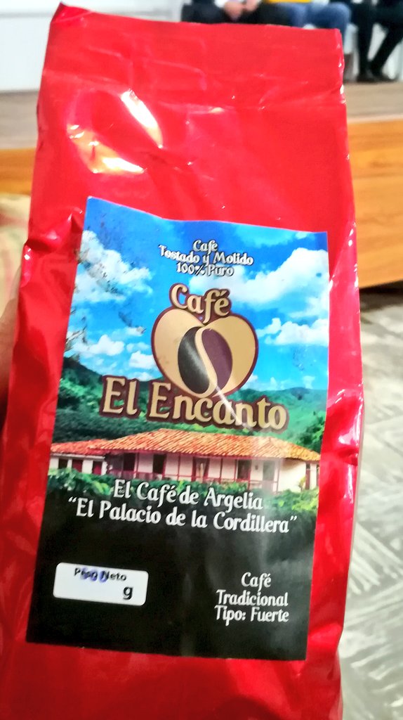 PcccOficial's tweet photo. Hoy estuvimos trabajando con nuestros amigos de #Argelia un hermoso municipio del Valle que lleva en su ADN el #PaisajeCulturalCafetero https://t.co/9xFLG5EV06
