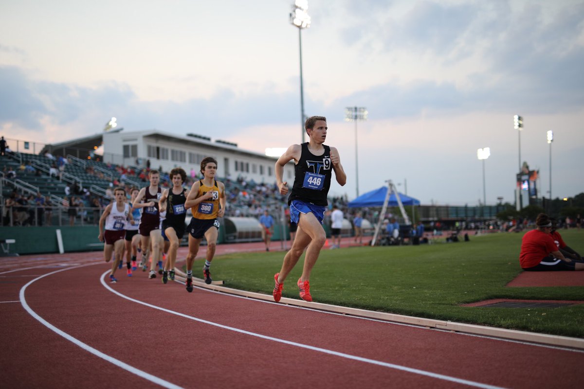 4:17!! @benibbs wins Boys Mile at #STClassic