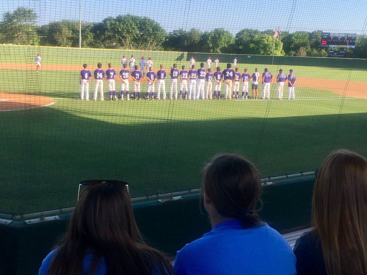 Boerne Track taking in a little Boerne Baseball before their meet tomorrow!