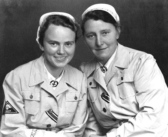 Glockengeist's tweet photo. Red Cross nurses Ilse Schulz and Grete Fock were decorated with the Iron Cross 2nd class. As a part of the Afrika Korps, they were both honored for their heroism in Africa. Even during an air raid they remained in the small surgery tent. https://t.co/sPXdnMaJok