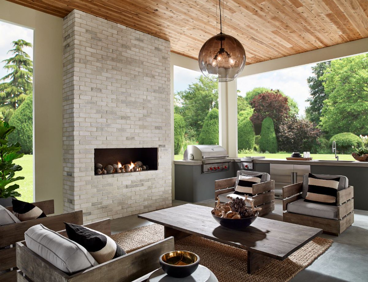 Who would love to spend a few hours #MayDreaming in this #outdoorliving space? ✋

The neutral color palette and authentic texture of Chalk Dust TundraBrick offer a gorgeous counterpoint to the other natural materials on this stunning patio.

Pictured: bit.ly/ESTundraBrick