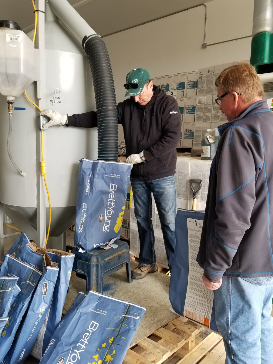 AlVanCaeseele's tweet photo. Having some fun today treating some @BrettYoungSeeds 6080RR #canola with #RecoverPO4.  Thanks @CooperS64 for the help #plant18 #WestCdnAg https://t.co/x7A1XqNpCr