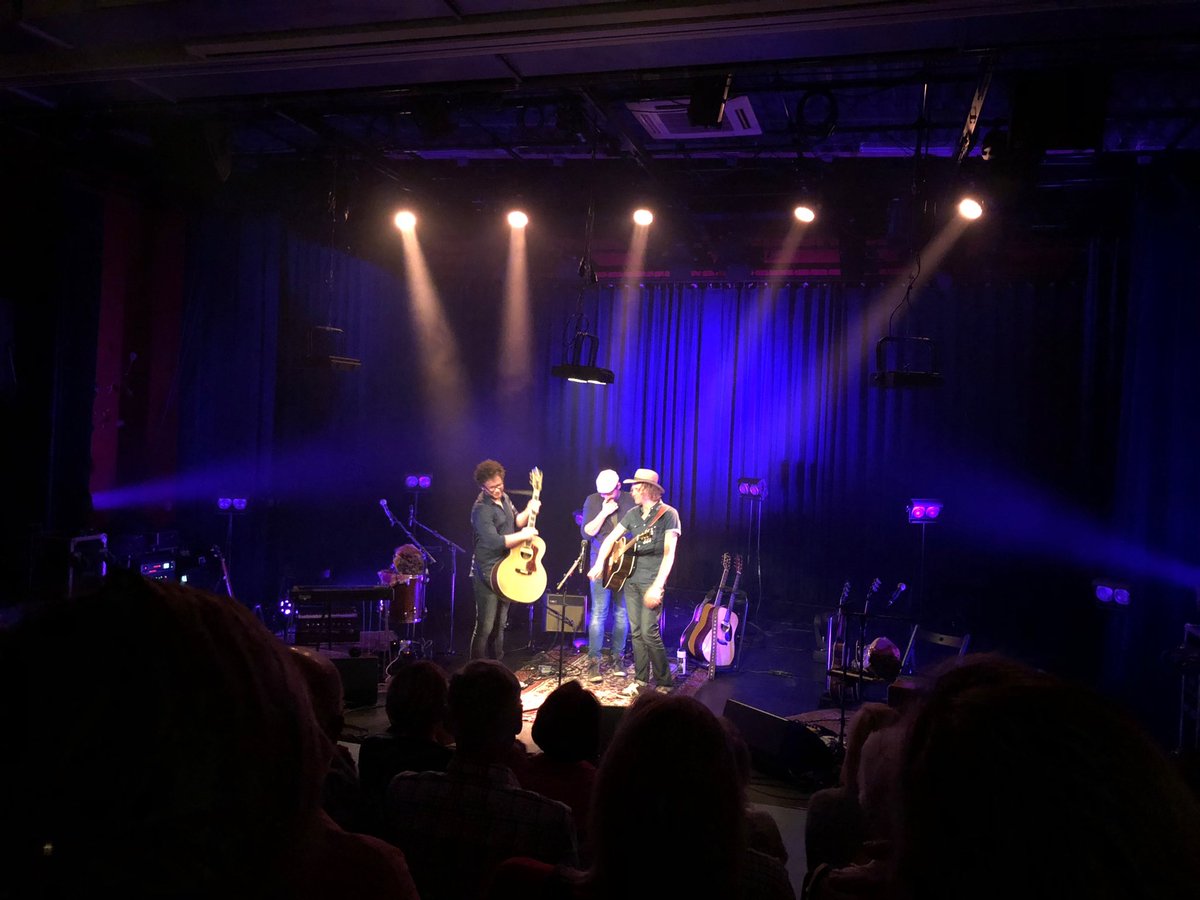 Shifting Daylight en nu lekker dromen van zingen en gitaren en strymon!s