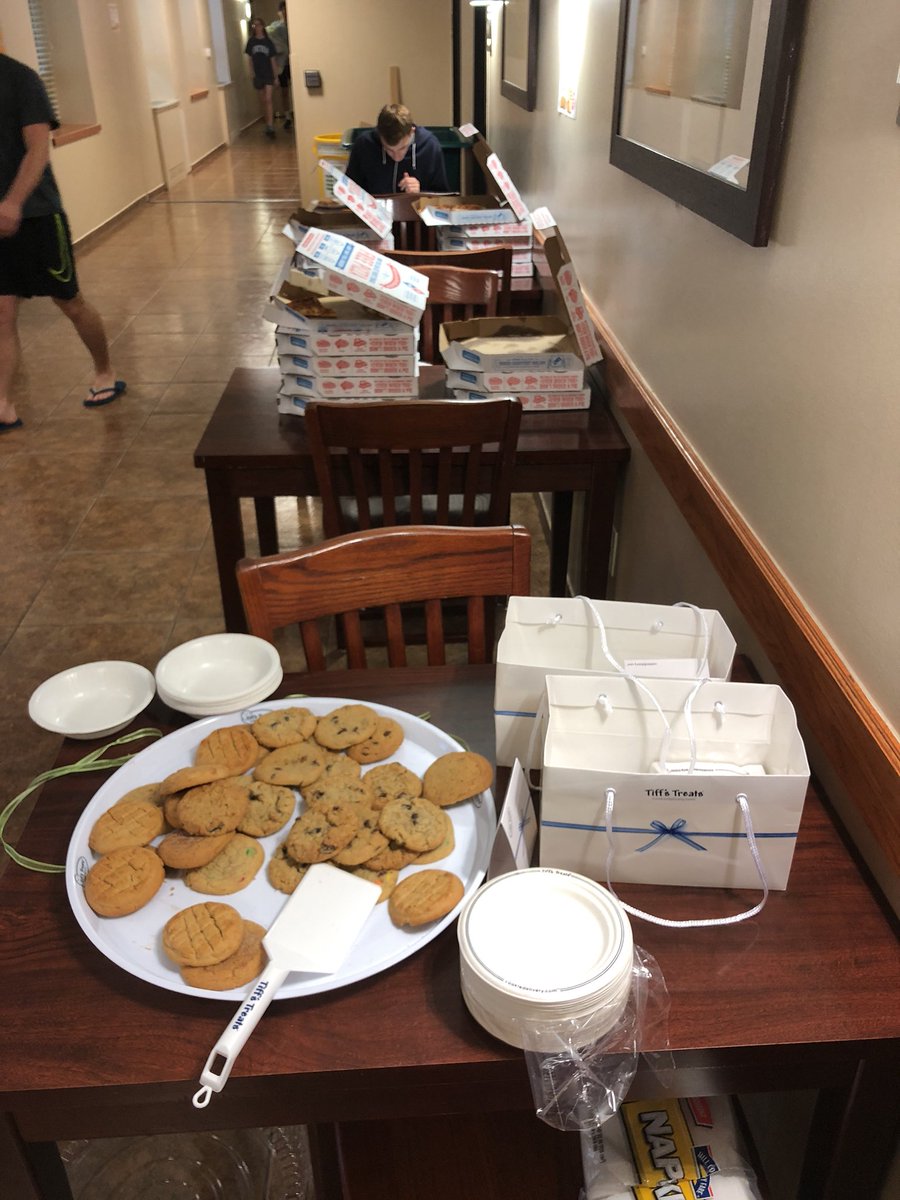 gesmithwrick's tweet photo. You can always count on Moore-Hill to provide that support you need to get through a successful finals season. We love MHD @UTHousing @UTAustin #finals #UTAustin #freefood #moorehill https://t.co/SpHotyBCtU