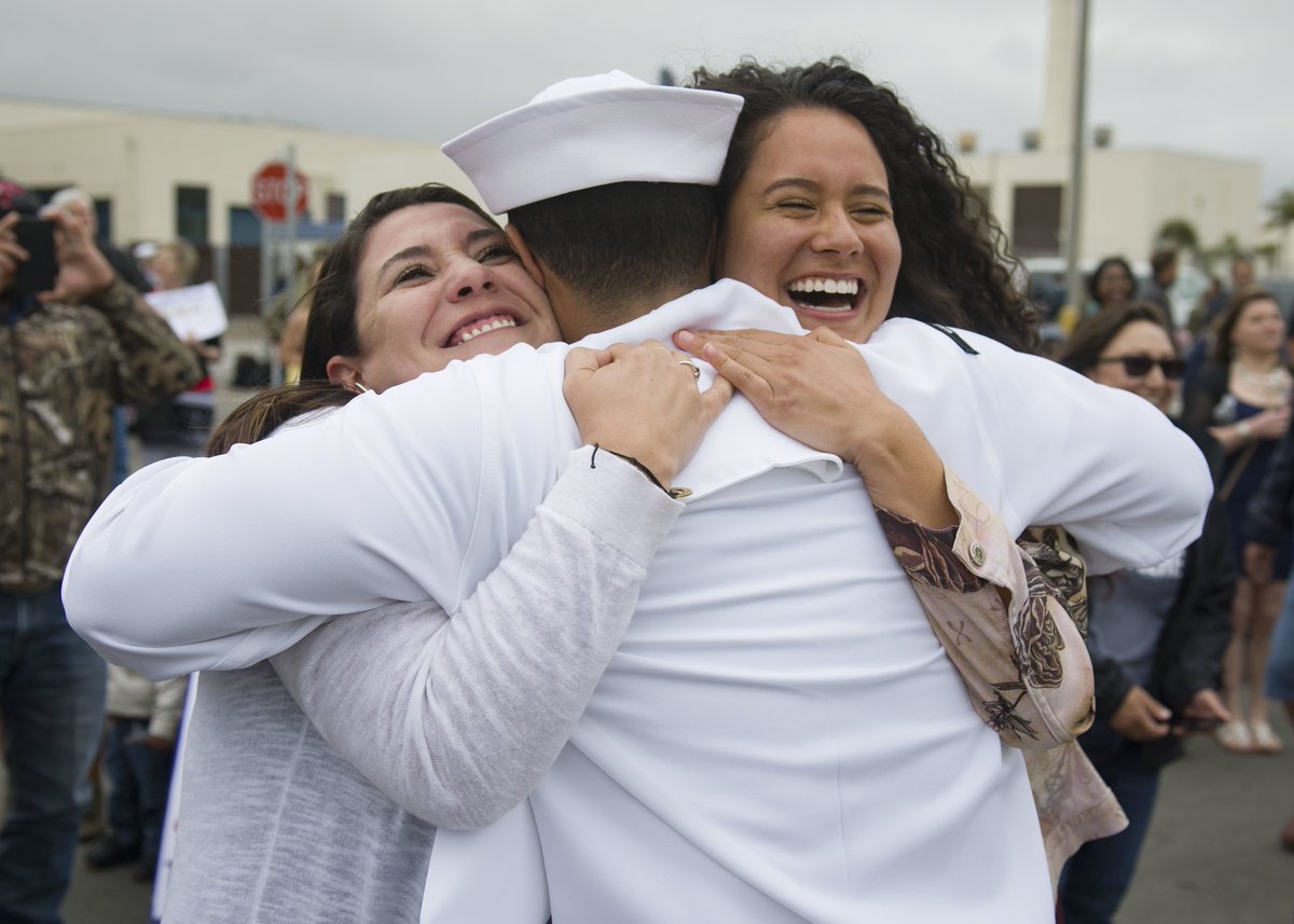 #USSDewey, #USSSterett returned home to San Diego today after deployment to Western Pacific advancing the 'Up-Gunned ESG' concept: go.usa.gov/xQnXd #DDG104 #DDG105 #USNavy