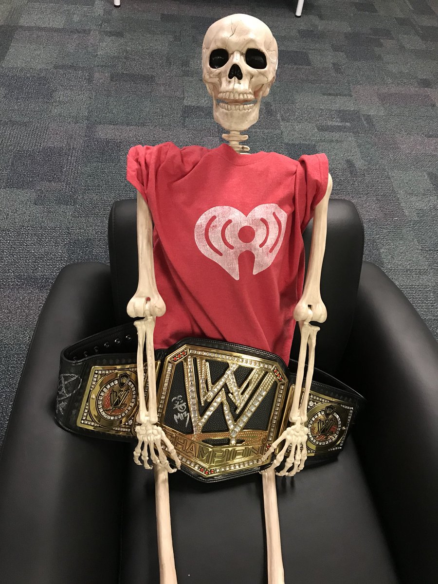 RadioRose's tweet photo. Waiting for @HulkHogan to respond to me like.... Brother, will you officiate my brother’s wedding? Oct 26- Orlando, Fl. #HulkamaniacWedding #GetHulkToTheWedding #ItsHulkOClock #BridesRequest https://t.co/DDMT5I12x3