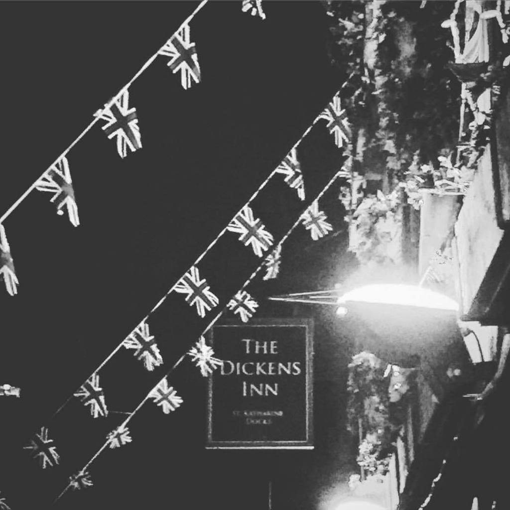 Never fails to be amusing. #dickensinn #london #ldn #workingaway (at The Dickens Inn)