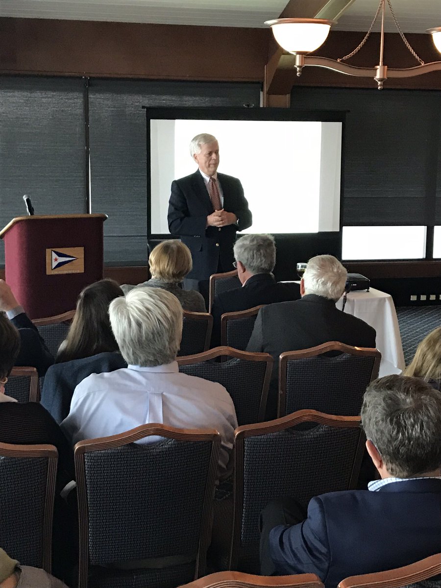 LafAlumChicago's tweet photo. A great night last night. Professor @Alanwchilds joined us on the Faculty Road Trip and gave a fantastic psychology lecture. Thanks to @chicagoyc and the fellow alum Commodore Leif Sigmond for hosting! https://t.co/OpMGFep6i1