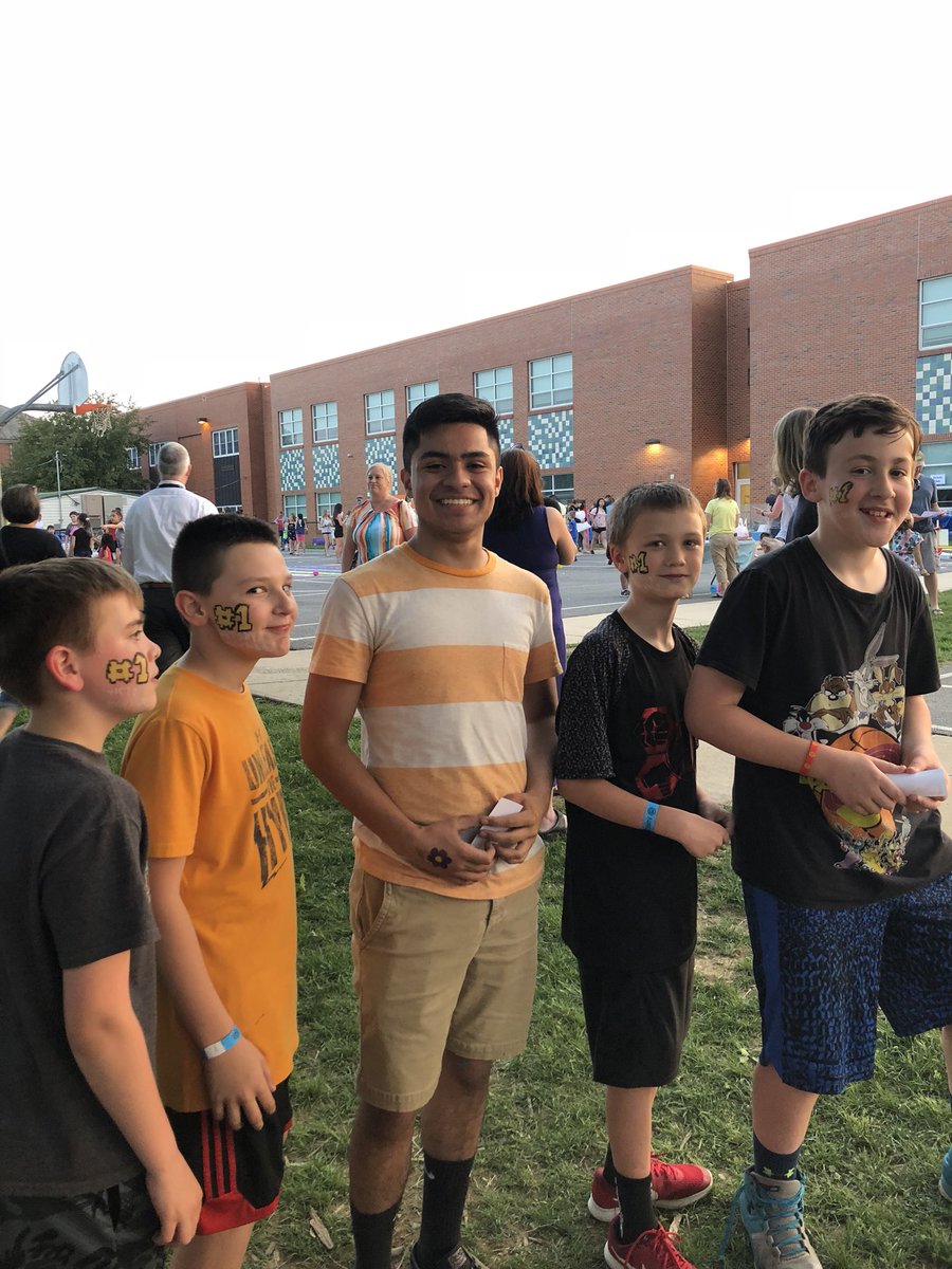 lhsnahs19's tweet image. star member Felix Zarate painted a fortnite reference on the faces of 5 kids (the 5th kid is not pictured)