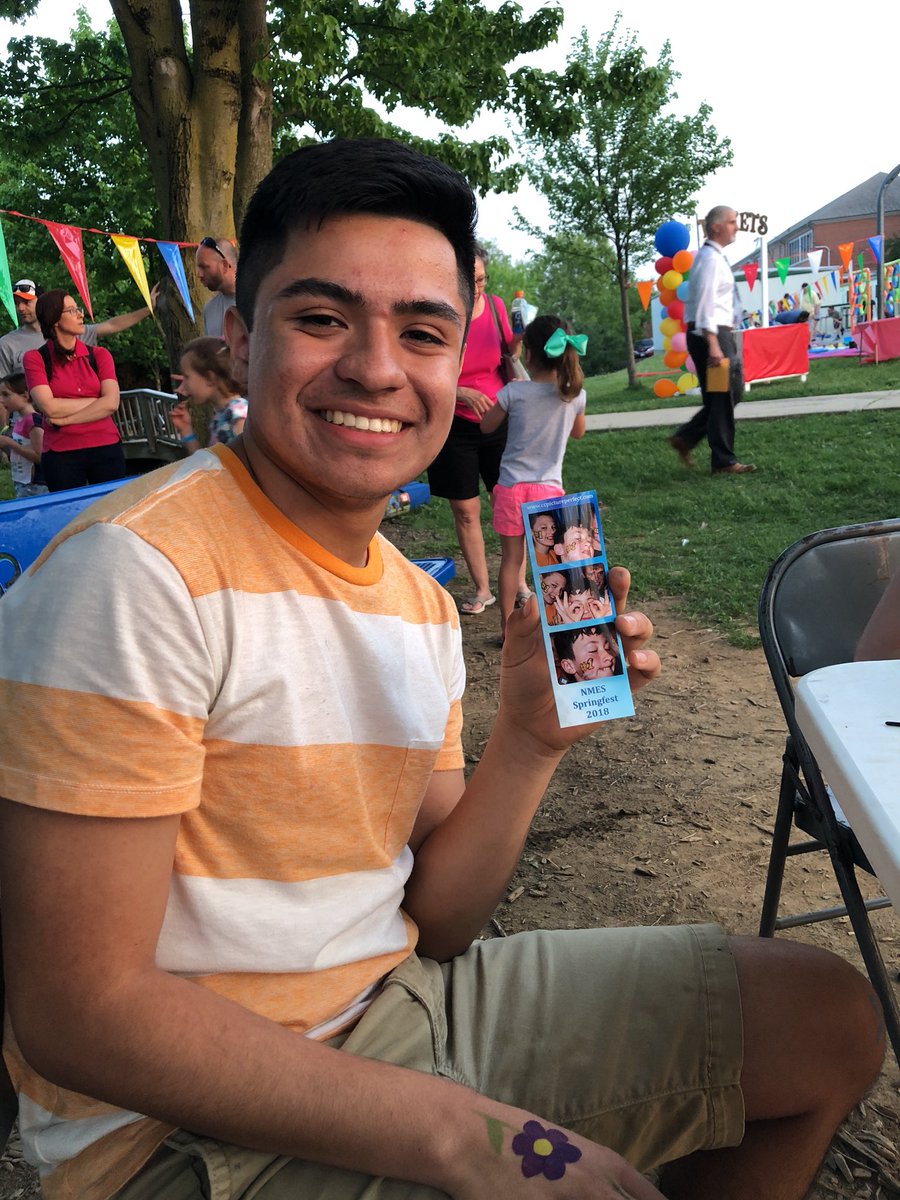 lhsnahs19's tweet image. star member Felix Zarate painted a fortnite reference on the faces of 5 kids (the 5th kid is not pictured)