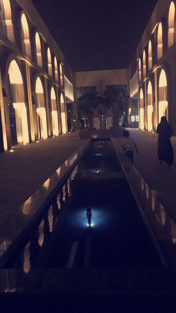 moude111's tweet photo. #اجمل_مكان_بالرياض البولفيارد كله مطاعم البجيري وكثير من المطاعم والكوفيات ومولات ان كان حطيتو التاق بعد الرؤية😂😂 https://t.co/BqH4oGiHZB