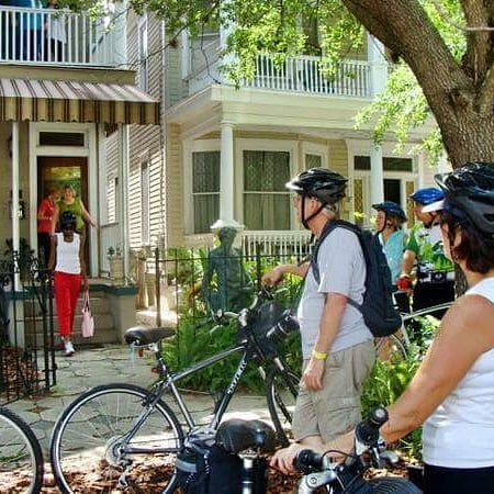 SPARJax's tweet image. One of our favorite ways to enjoy the upcoming Historic Springfield Tour of Homes (on May 19 &amp;amp; 20) and explore the neighborhood is the guided bicycle tour provided by @e2ridebiketours, May 19th @ 1pm. Buy your Tour of Homes tickets for a *discount* now at springfieldtour.com