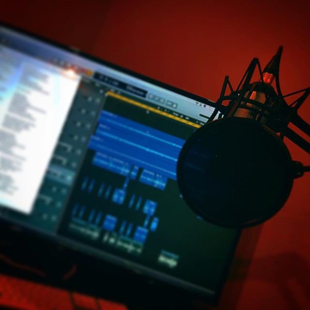 CraigBurnat's tweet photo. Last song done. Let’s do this! #lyrics  #songlyrics #secondalbum #songwriter #rocknroll #hardrock #studiobound #recordingstudio @9LivesXCounting @jhdrumz https://t.co/tLdTq61VG1