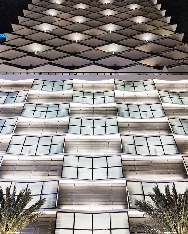 AzeezBakare_'s tweet photo. Make your Friday and all days Lit 💡🙏🏾 Flashback to meeting up with Brickell skuwad ...237/365
.
.
.
.
.
#azeezbakarephotography #planoly #archimasters #creativeslife #creativedirector #arquitecturewatch #architecture_hunter #unlimitedcities #installa… https://t.co/2S1yVKon9v https://t.co/54AFuxNUia