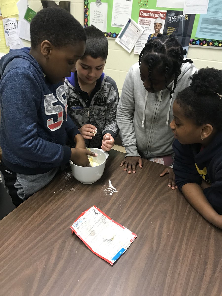 dreap31's tweet photo. Making our Mother’s Day cookies with the grade 4 class! @MrDAloisio @stbarbara_tcdsb #mathless #bakinglesson https://t.co/iCBKLbpQKA