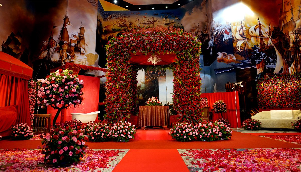 ハウステンボス公式 9日間限定 バラ祭開幕記念イベント クレオパトラが愛したバラの部屋 が本日登場 絶世の美女 クレオパトラ が愛したバラの部屋をテーマにした花空間をお楽しみください 期間 5 日 まで T Co Zwkbt00wmu