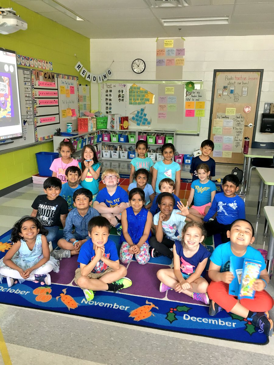 WalshMrs_'s tweet photo. LOTS of shades of blue! I want to give a big thank you to my families and students! I felt EXTRA special this week! 💙 https://t.co/9m3FG8B0ys