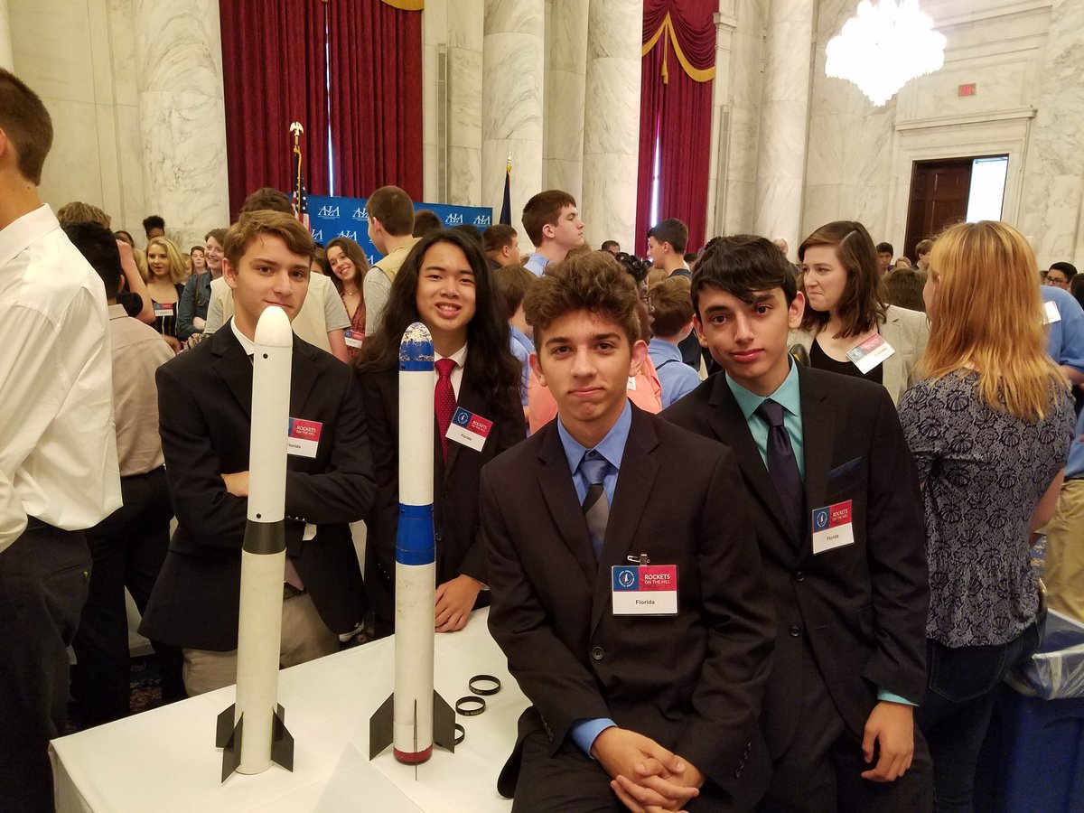 WHS Team #2 ... Ready for TARC Finals! 😎 <a href="/principalarrojo/">principalarrojo</a> @RocketContest @RobertwRuncie