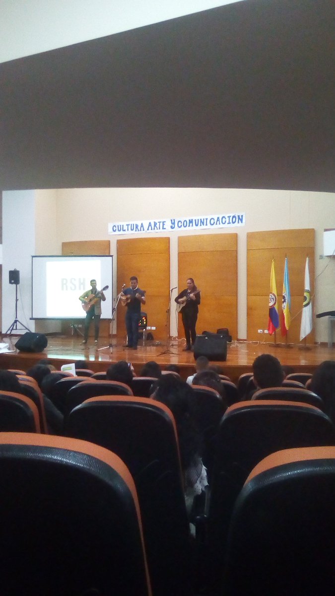 Anny_Rios23's tweet photo. Apoyando y disfrutando de nuestra música  #CulturaUDEC https://t.co/k3TQC901kQ