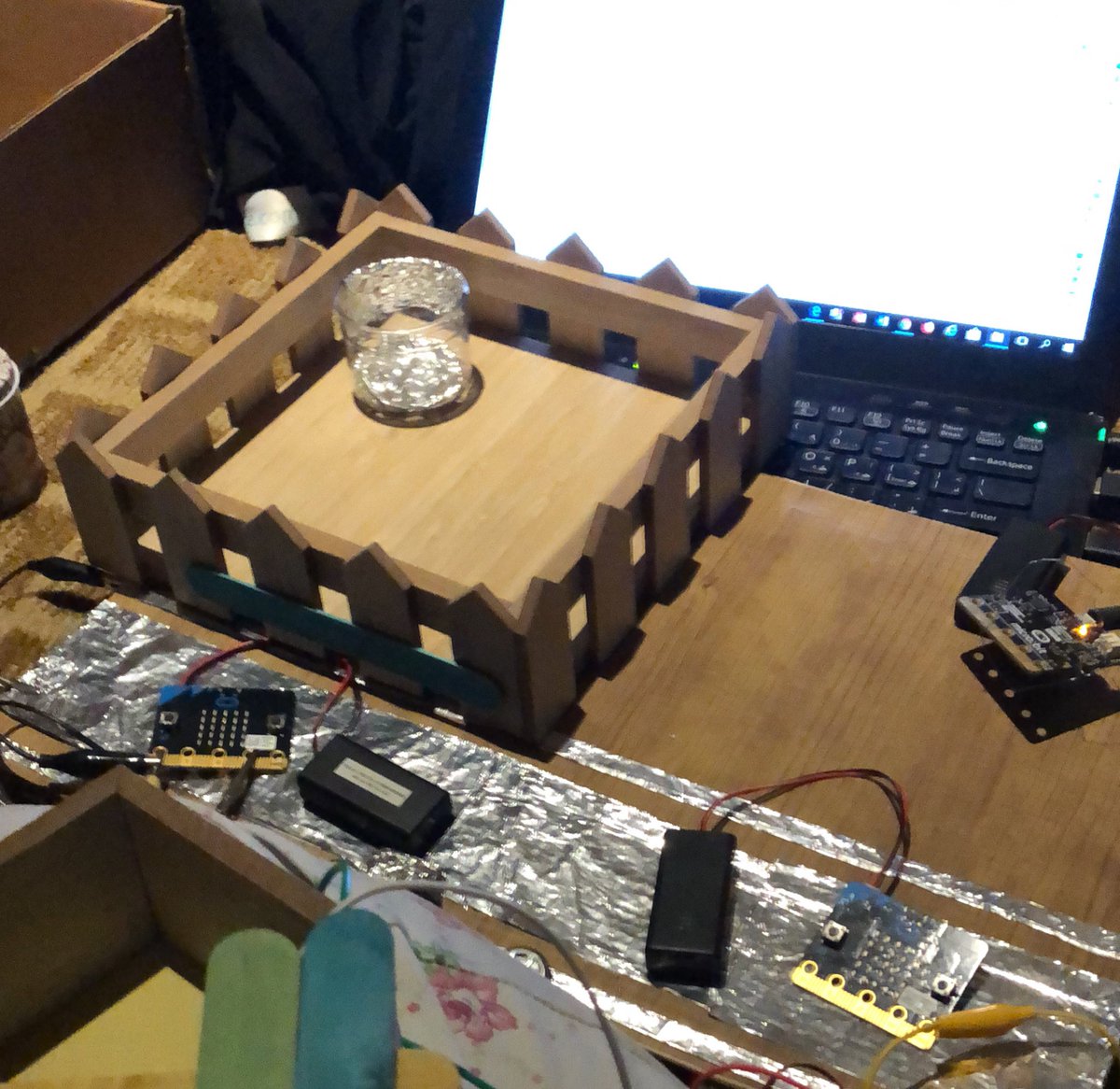 nadi_microbit's tweet photo. ماهو المايكروبيت ؟
كمبيوتر دقيق مساحته ٥*٥ سم  , أصغر سبعين مرة وأسرع ثمان عشرة مرة من أجهزة الكمبيوتر  ,يمكن برمجته واستخدامه في بناء المشاريع وانترنت الأشياء والتعليم وفق منحى STREAM

#microbit
#نادي_المايكروبيت https://t.co/3URBNzSCeZ