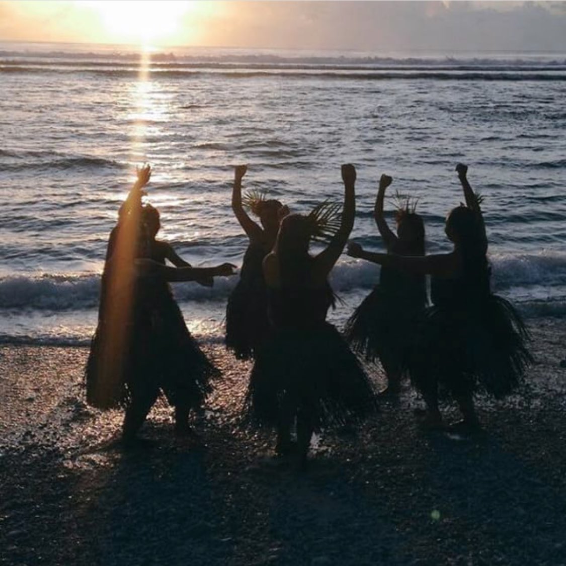 GumaIninan's tweet photo. Håfa adai! Hami Guma Ininan I Saina-Ta 🌺🌙🇬🇺 • We are a chamorro dance house that promotes , perpetuates and preserves the chamorro culture through song, dance and chant TÅTTIYI HAM! Follow us on our journey. 👣🌺🌙🇬🇺 #gumaininanisainata #linala https://t.co/gr3KCI2x37