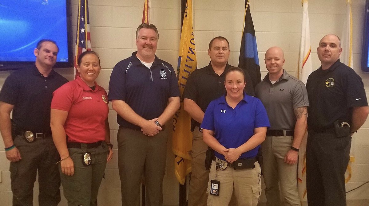 projectcoldcase's tweet photo. Had a great time with @JaxBeachPD and @NeptBchPolice on Thursday, discussing cold cases and ways we can help detectives. Working together we are making a difference.  #coldcase #JBPD #NBPD #ProjectColdCase https://t.co/mg1Dfv6wG4