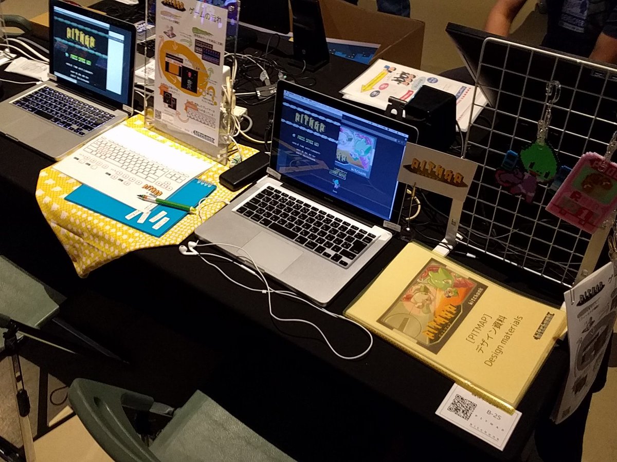 shiftal_on's tweet photo. B-25 PITMAP 展示してます! 遊びにきてね! #BitSummit #pitmap #bitchunk #ドット絵 https://t.co/0GWBWgjssz