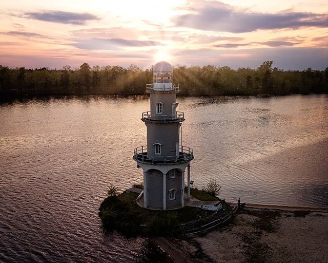 Sunset at the Lake Lenape #Lighthouse - Mays Landing, New Jersey.
.
.
#Drone #DronePhotography #dji #mavic #mavicpro #DronePhoto
#southjerseyadventures #southjerseyisbeautiful #jersey_shore_exposure
#just_newjersey #njspots #lighthouses_around_the_world #nautical_images
#njs…