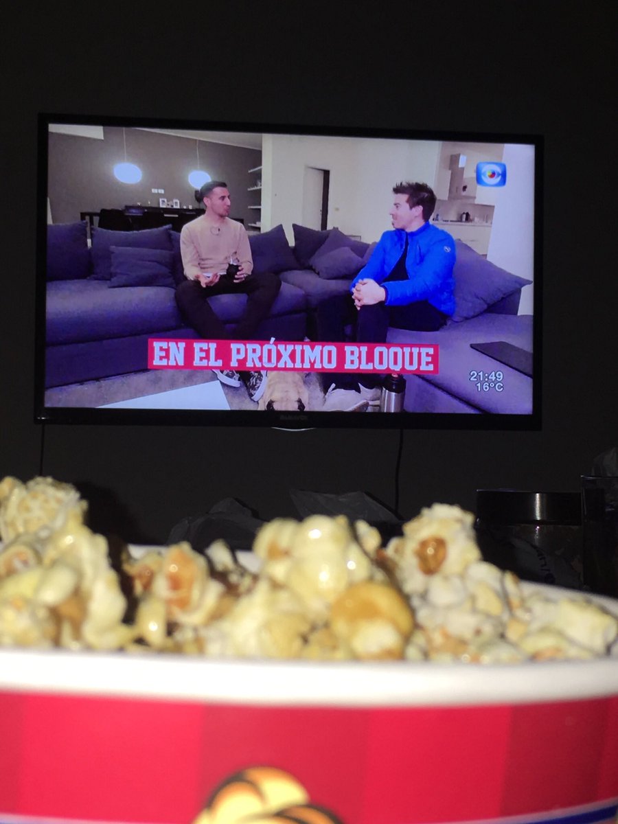 Silmolinari's tweet photo. #PLCVecino @PorlaCamiseta10  @canal10Uruguay  @rafacotelo y POP! https://t.co/XnV8FwjVP4