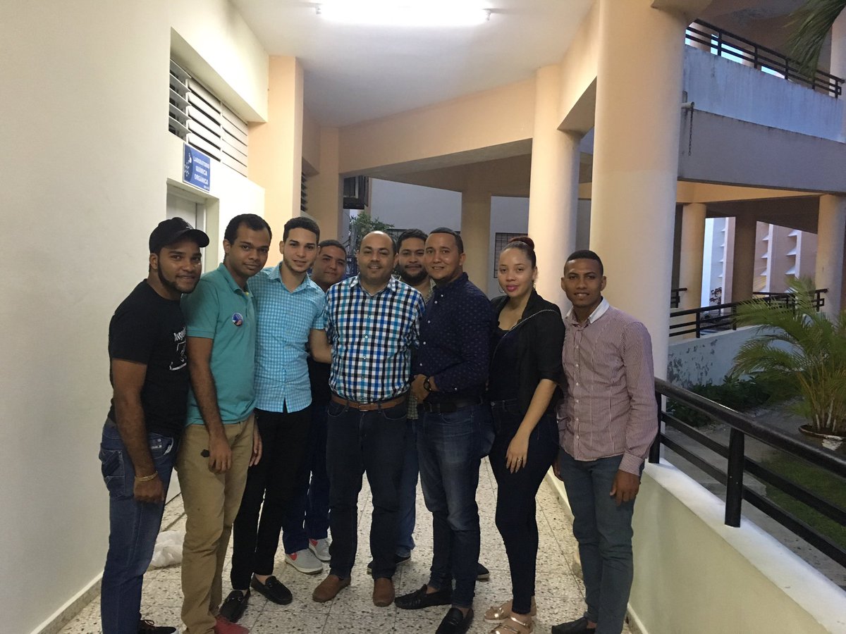 EdmundoTavarez2's tweet photo. El candidato a Director General UASD Recinto SFM Lic JUAN TAVERAS,grupo líderes estudiantiles @LeonelFernandez @radhamesjimenez @BautaRojas https://t.co/5JqS4BTbD8
