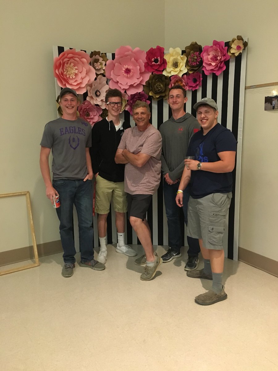 ZachPauley1's tweet photo. We love Ron. https://t.co/VoUaLJ4KKY
