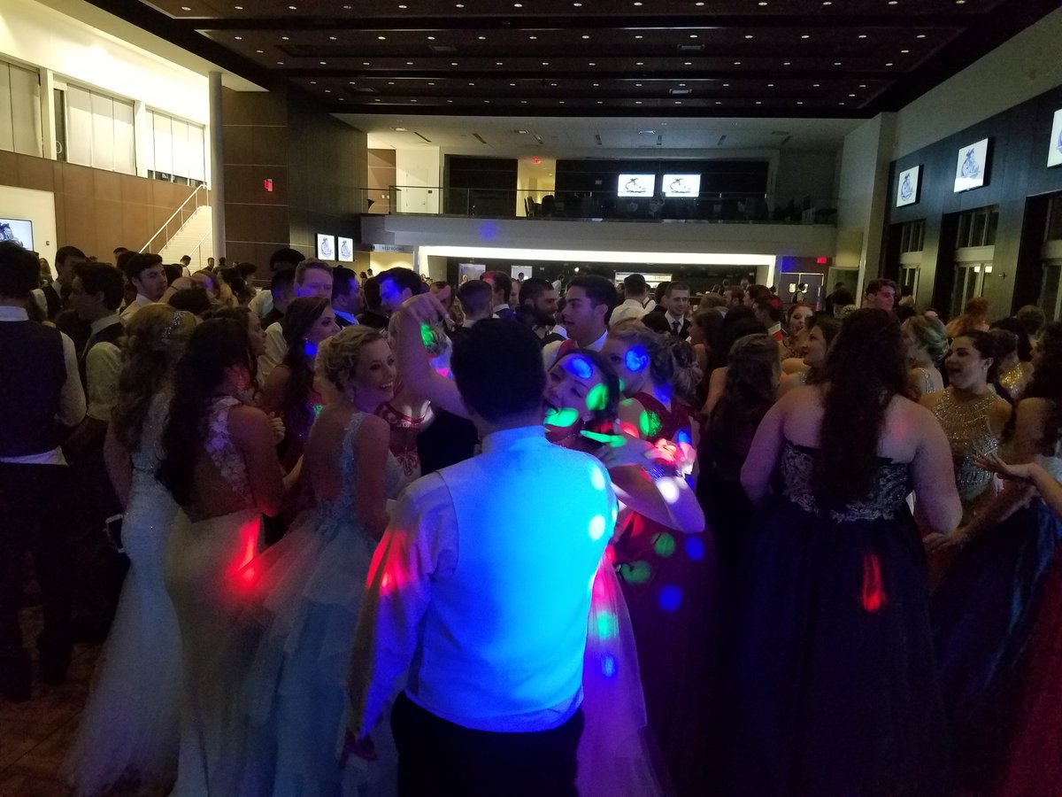 MrsKearney_NHS's tweet image. NHS Prom 2018! @NHS_2019 @NHS_2018