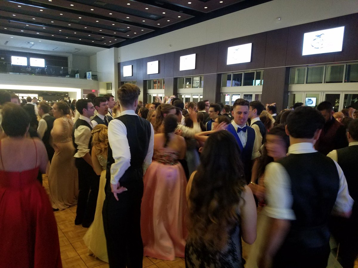 MrsKearney_NHS's tweet image. NHS Prom 2018! @NHS_2019 @NHS_2018