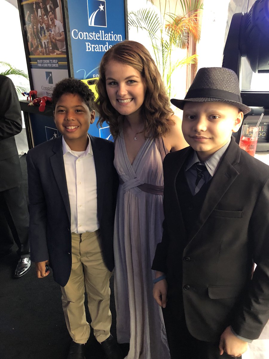 TatumParkerProj's tweet photo. Kickin’ cancer’s ass! #DVGala https://t.co/WCGctV9z5A