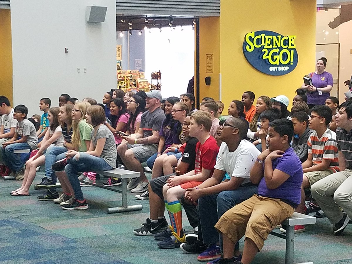 MsArthurWRMS's tweet image. Everyone enjoyed starting the day with the Electrostatic Generator presentation. #WRMSWOLVES