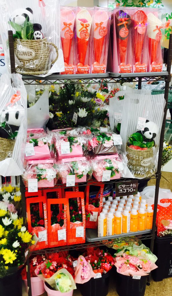 サミットストアテラスモール湘南店 5 13 日 は母の日ですよ お母さんの好きなもので癒してあげて下さいね テラスモール湘南 サミットストア 母の日 花束 ワイン ケーキ ブラックボード