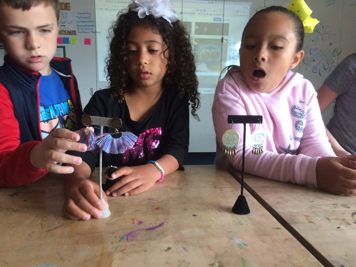 CreativePBL's tweet photo. 1st grade Ss engage in authentic work making connections and learning from parent/jewelry artist in our community! #artivism #htecvkidactivists #hightechhigh #makered #k5engineering @chulamaiz_jewelry @htecvsteam @HTeChulaVista @mjsheelen https://t.co/cXDq7LRcKe
