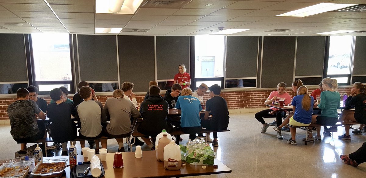 sahrenstorff's tweet photo. Inspiring wise words from Spirit Lake track alum/USD sprinter @emilyparks4 for our teams before districts! Thank you Emily! Keep workin hard at USD! @SLPtrack  @SDCoyotesXCTF https://t.co/Suof24evCN